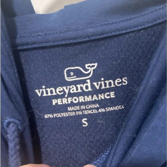 VINEYARD VINES performance hooded long sleeve. Size small - Picture 5 of 5